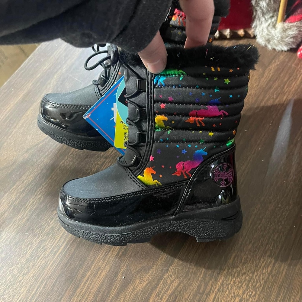 New totes boots